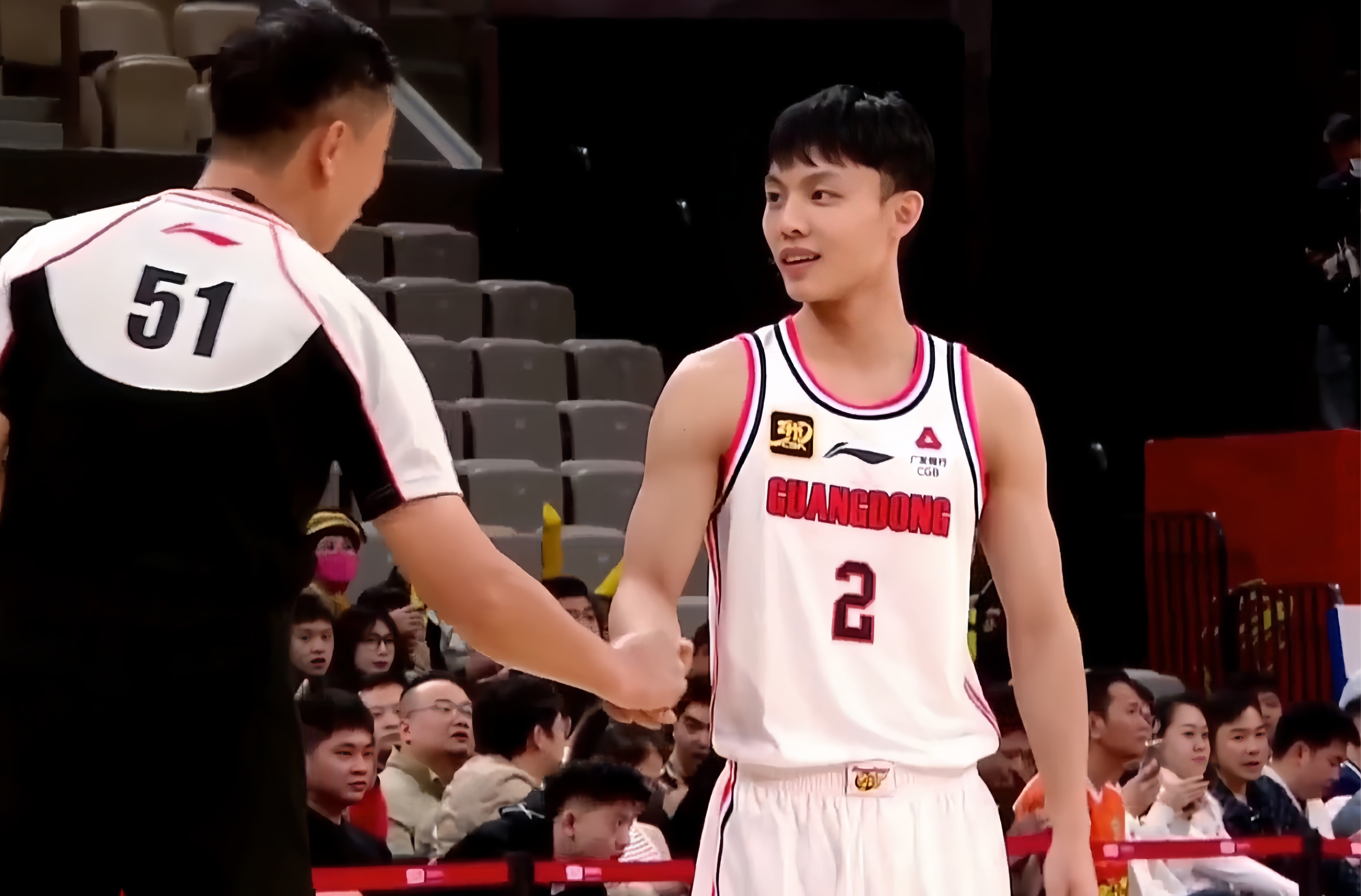 关于加时末段深圳男篮备战CBA常规赛；更衣室发声细节曝光；气氛紧张；控场能力受关注的信息