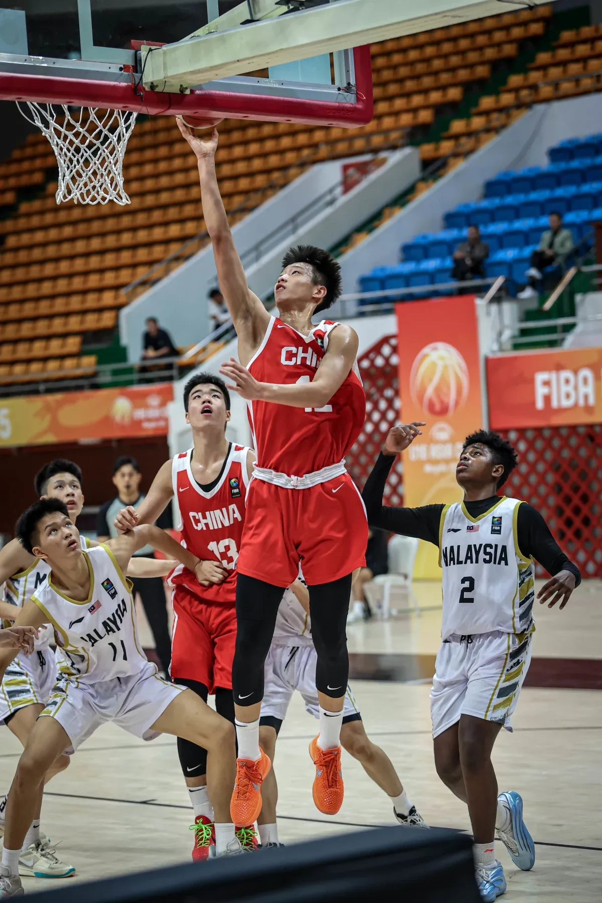 赛地聚焦：亚冠关键时刻热度飙升，山东男篮造点机会，气氛紧张，轮换策略成焦点的简单介绍