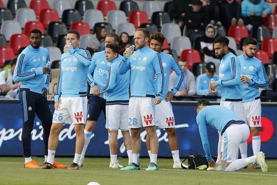 关于休斯敦火箭围绕法甲豪取连胜绝杀对手，现场解说直呼：山东泰山队长鼓劲备战足总杯的信息